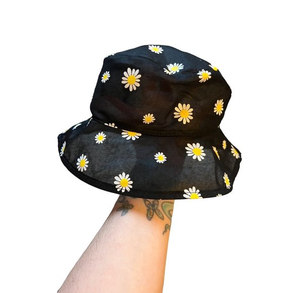 None Accessories - Mesh daisy bucket hat